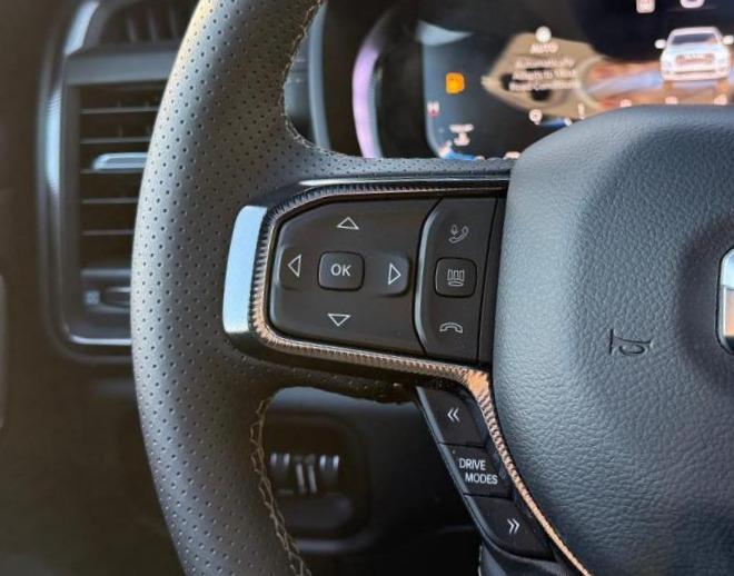 DODGE RAM 1500 CREW CAB REBEL AIR HAYON MULTI