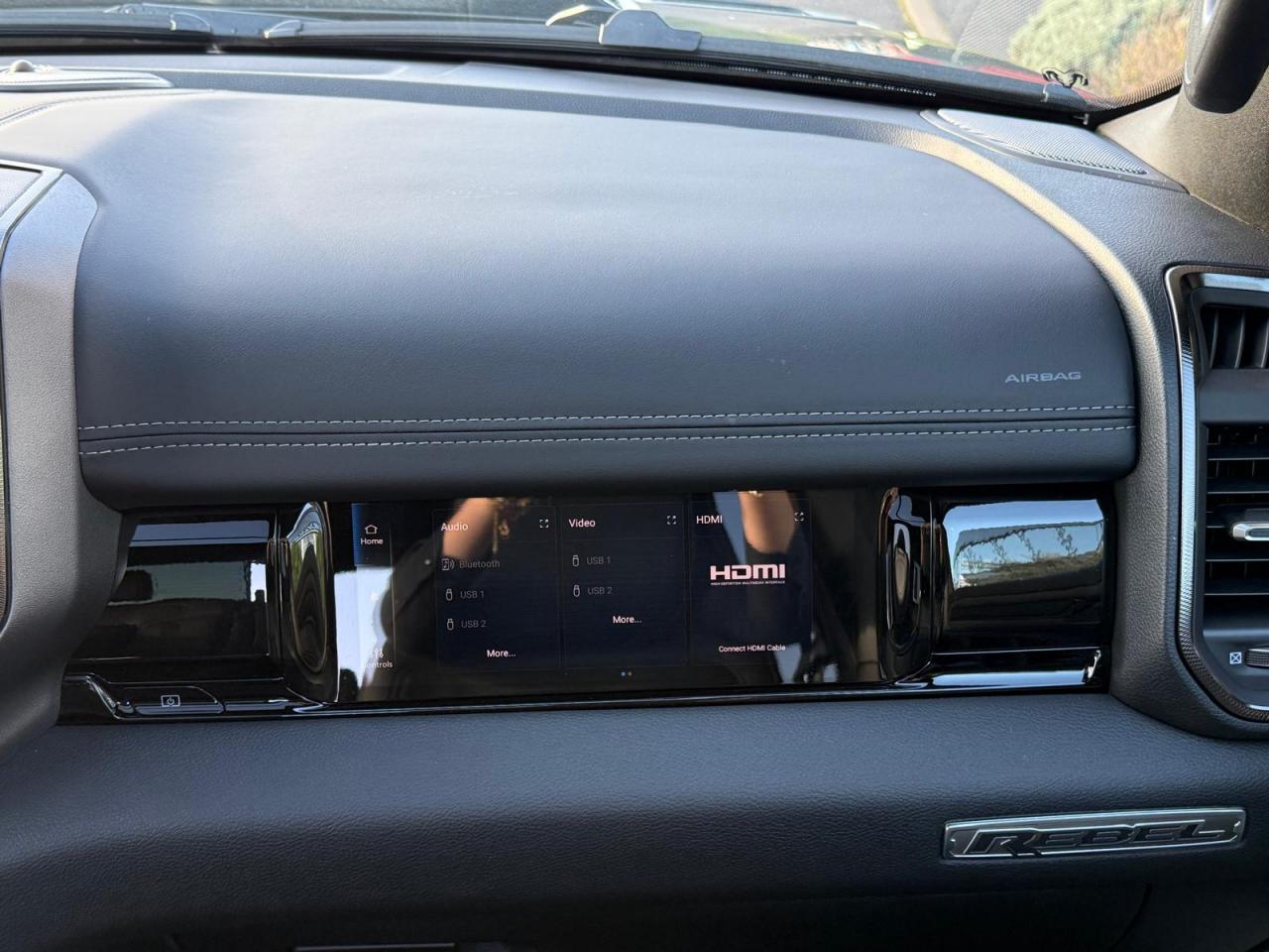 DODGE RAM 1500 CREW CAB REBEL AIR HAYON MULTI