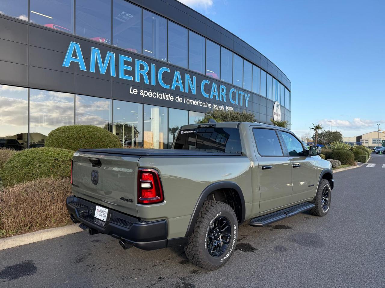 DODGE RAM 1500 CREW CAB REBEL AIR HAYON MULTI