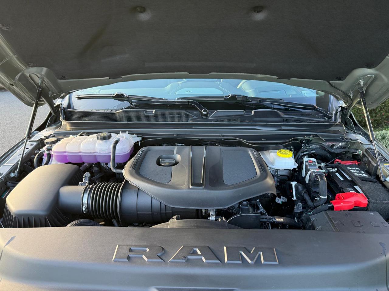 DODGE RAM 1500 CREW CAB REBEL AIR HAYON MULTI