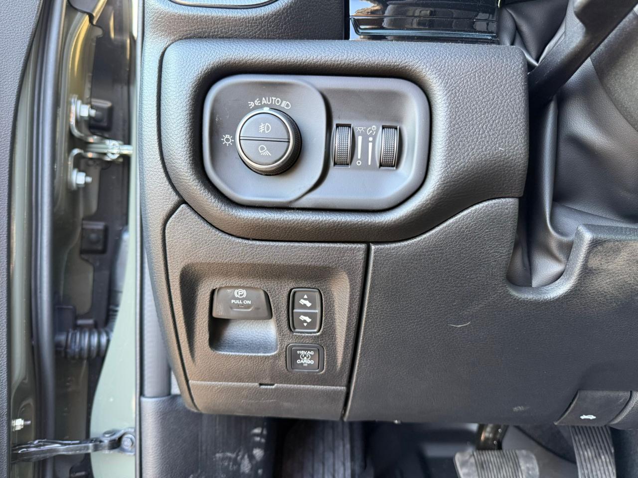 DODGE RAM 1500 CREW CAB REBEL AIR HAYON MULTI