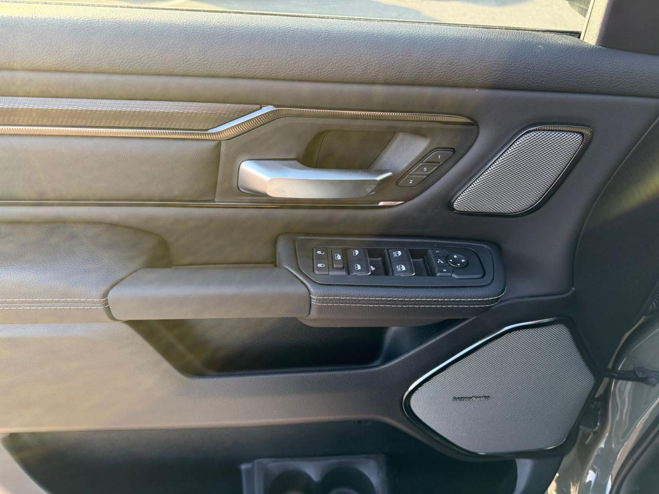 DODGE RAM 1500 CREW CAB REBEL AIR HAYON MULTI