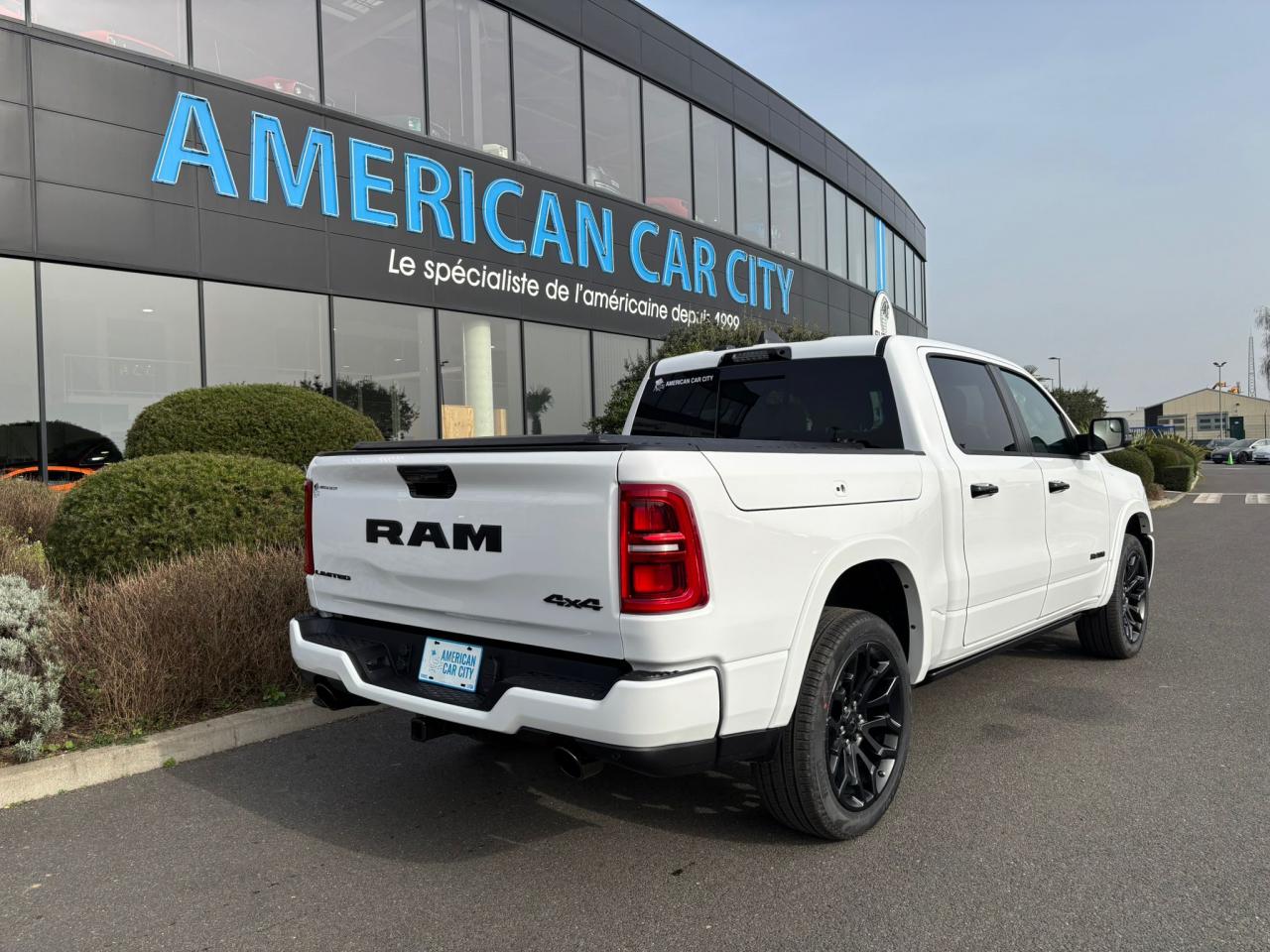 DODGE RAM 1500 CREW LIMITED NIGHT EDITION AIR RAMBOX