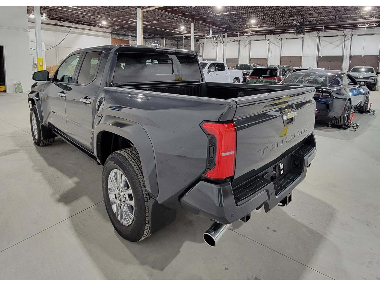 TOYOTA TACOMA LIMITED I-FORCE MAX 2.4L 4-Cyl. Turbo Hybrid - 5ft bed