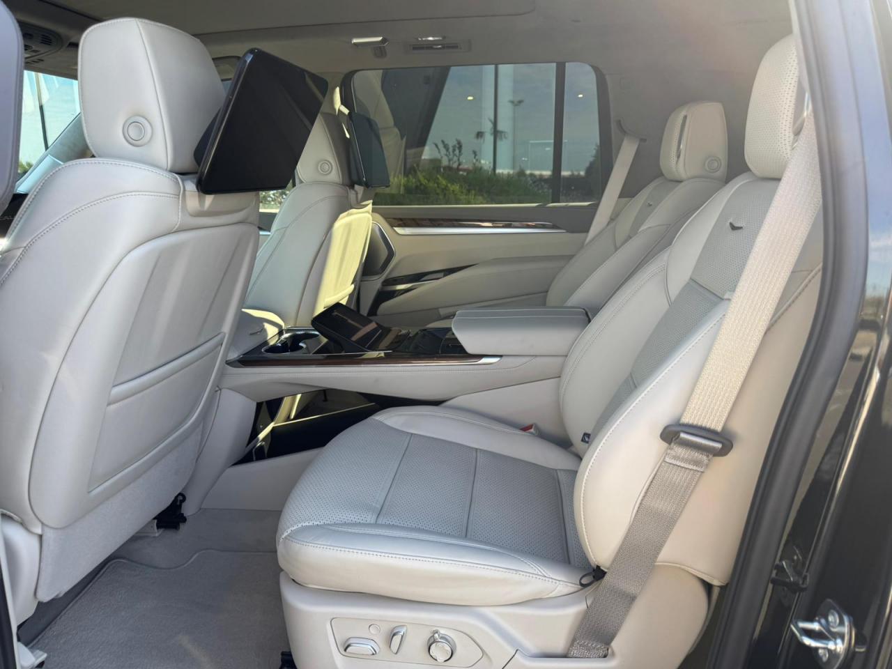CADILLAC ESCALADE ESV Platinum Luxury V8 6.2L