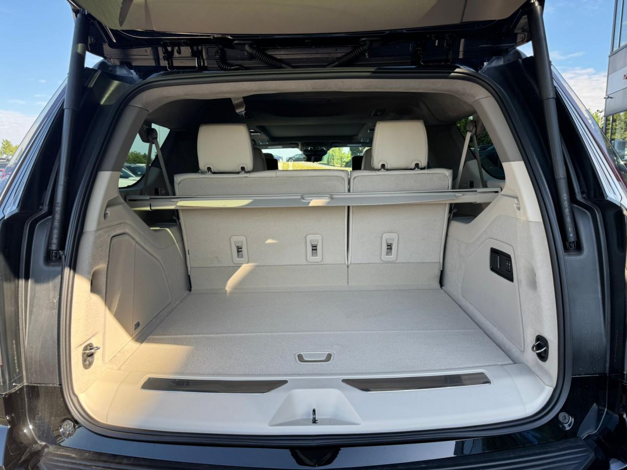 CADILLAC ESCALADE ESV Platinum Luxury V8 6.2L