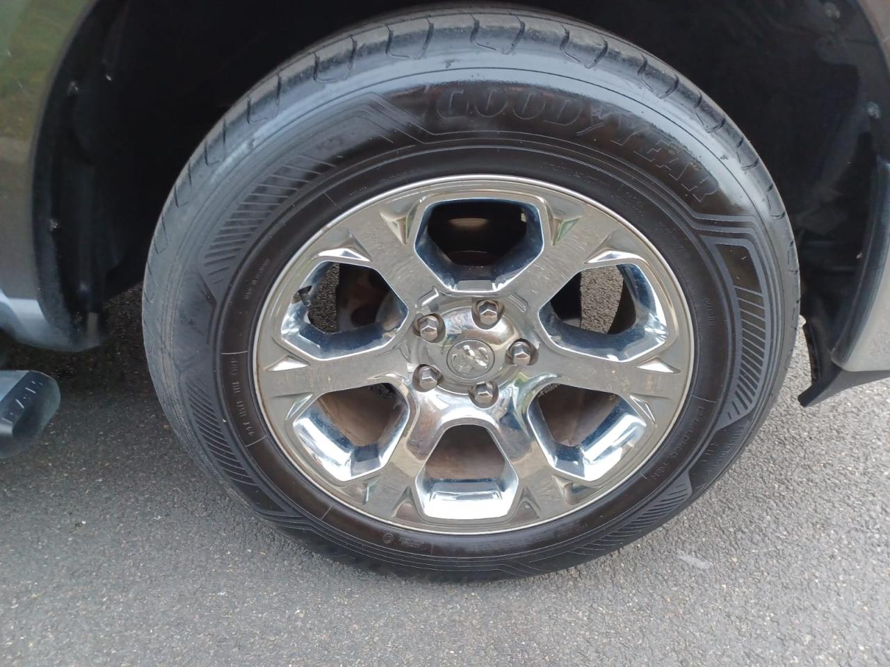 DODGE RAM 1500 CREW LARAMIE AIR V8 5.7L HEMI 395hp - GPL