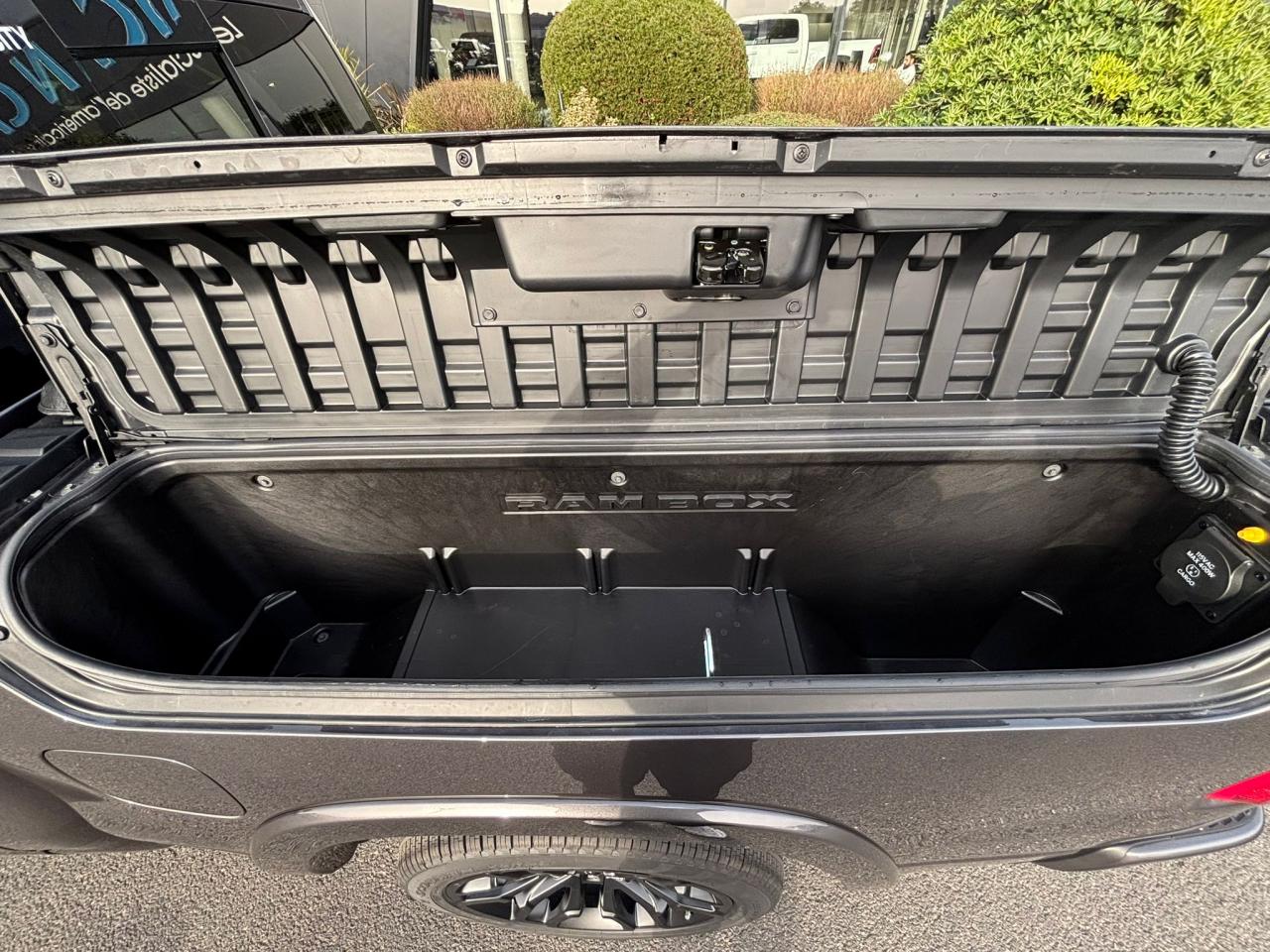 DODGE RAM 1500 CREW LIMITED NIGHT EDITION RAMBOX HAYON MULTI