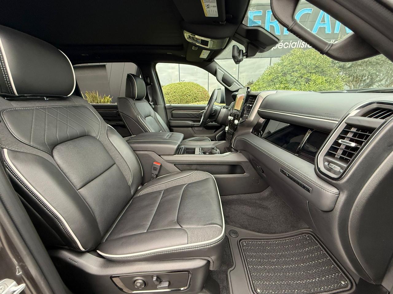 DODGE RAM 1500 CREW LIMITED NIGHT EDITION RAMBOX