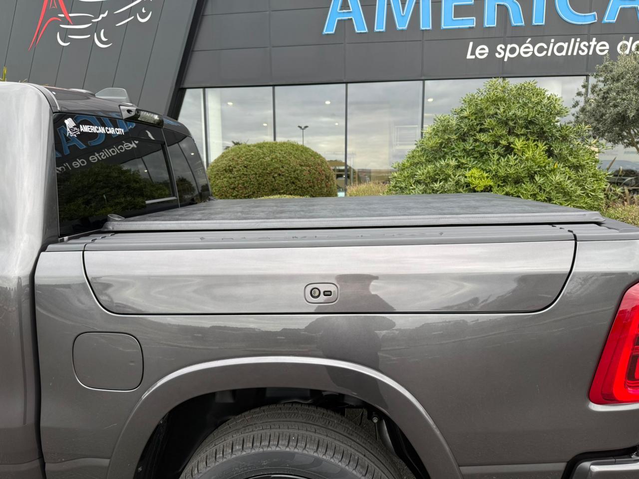 DODGE RAM 1500 CREW LIMITED NIGHT EDITION RAMBOX