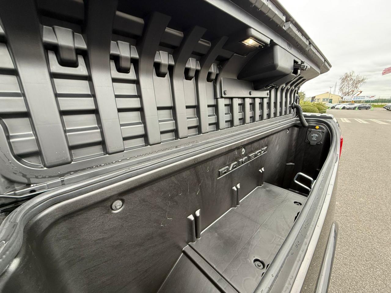 DODGE RAM 1500 CREW LIMITED NIGHT EDITION RAMBOX