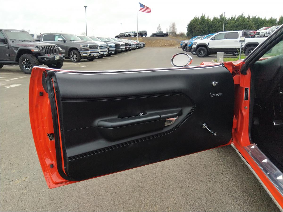 PLYMOUTH CUDA \'383 MATCHING PISTOL GRIP RESTOREE