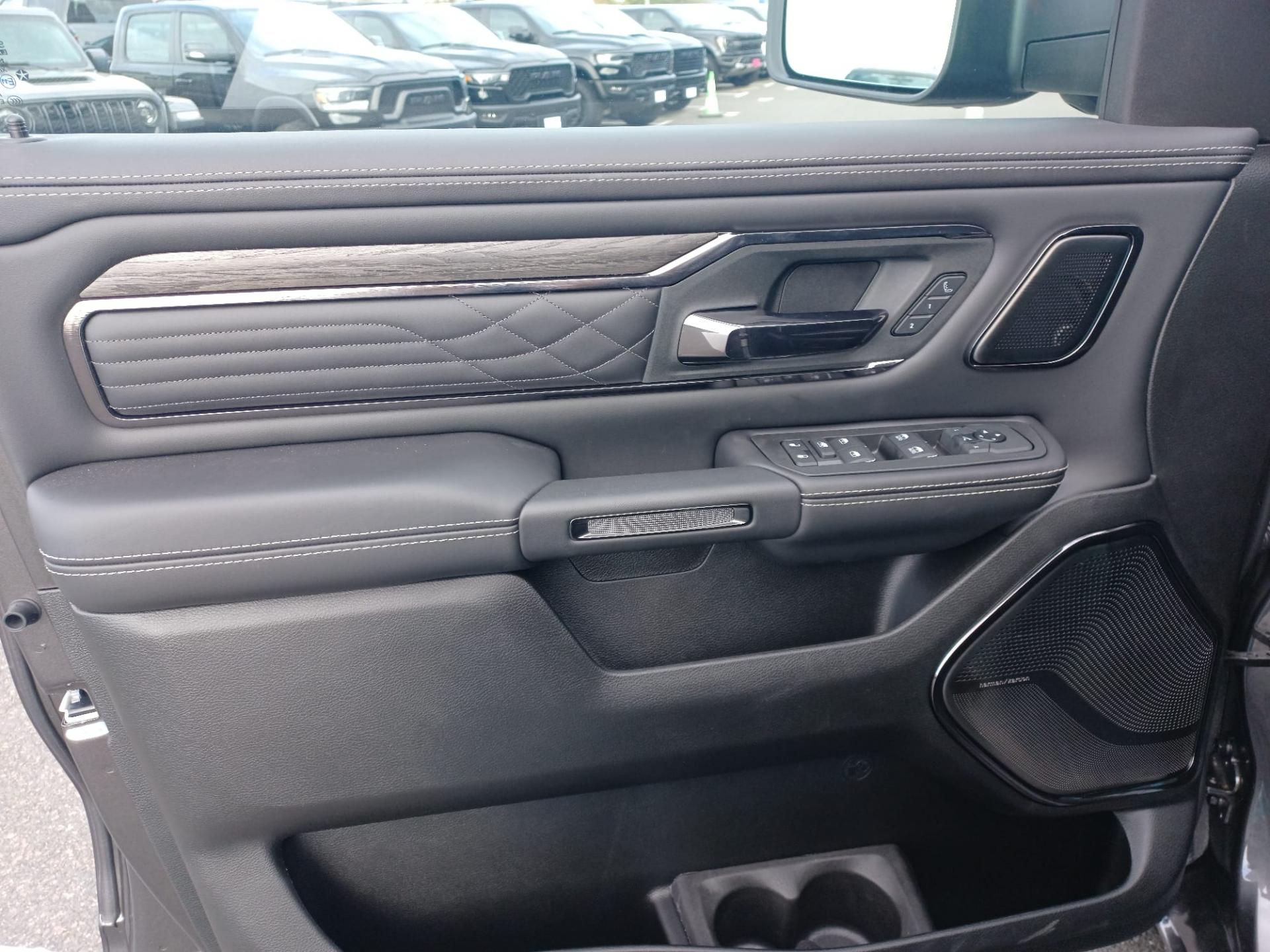 DODGE RAM 1500 CREW LIMITED V8 5.7L HEMI HAYON MULTI