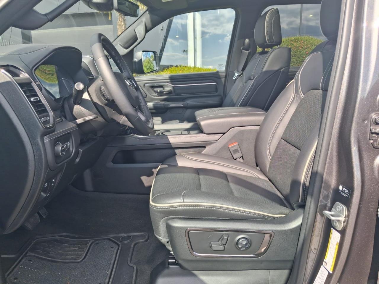 DODGE RAM 1500 CREW LIMITED NIGHT EDITION RAMBOX