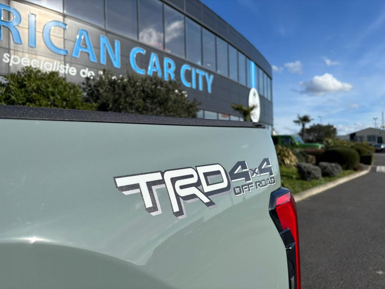 TOYOTA TUNDRA CREWMAX LIMITED TRD OFF ROAD