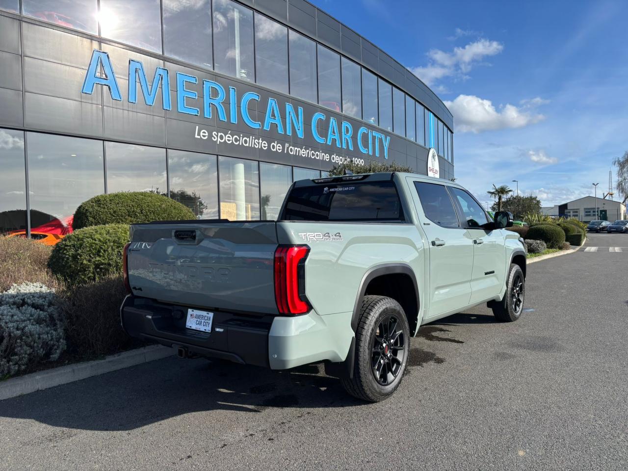 TOYOTA TUNDRA CREWMAX LIMITED TRD OFF ROAD