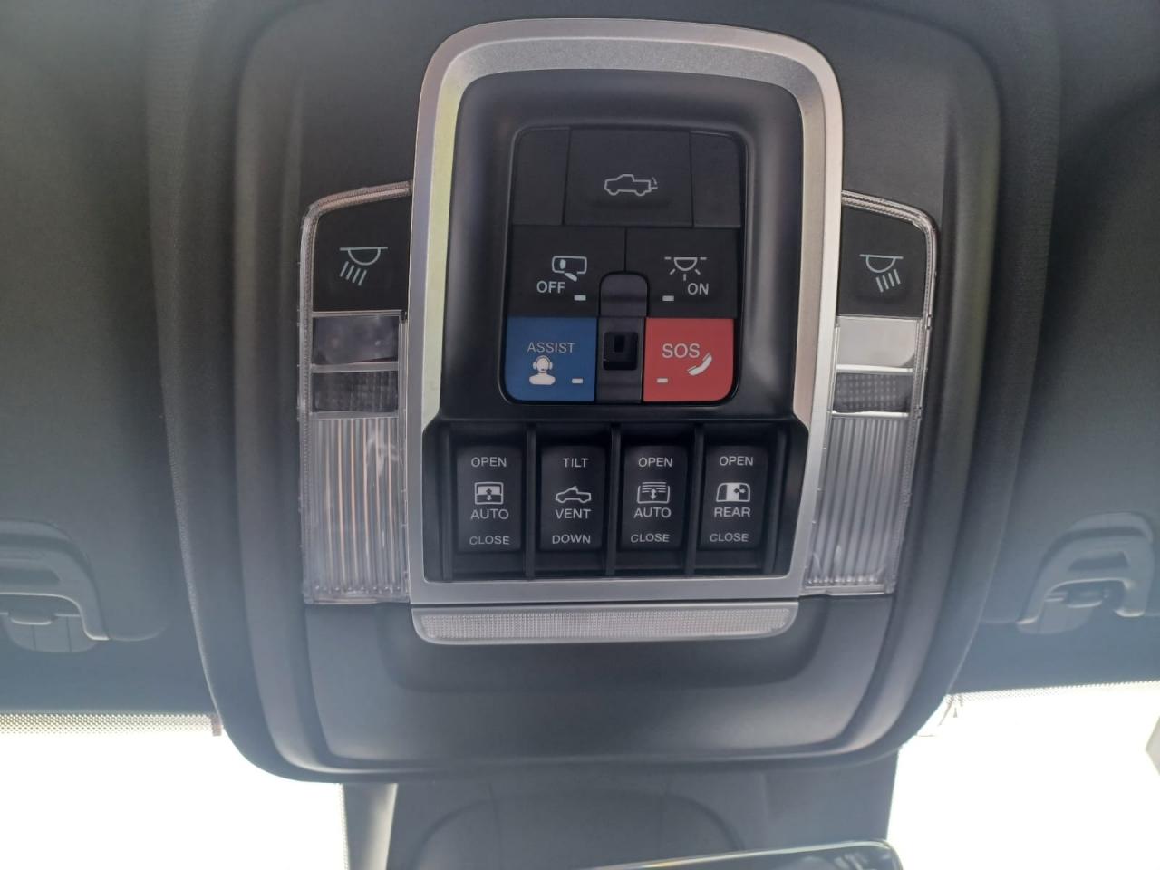 DODGE RAM 1500 CREW CAB TRX 6.2L V8