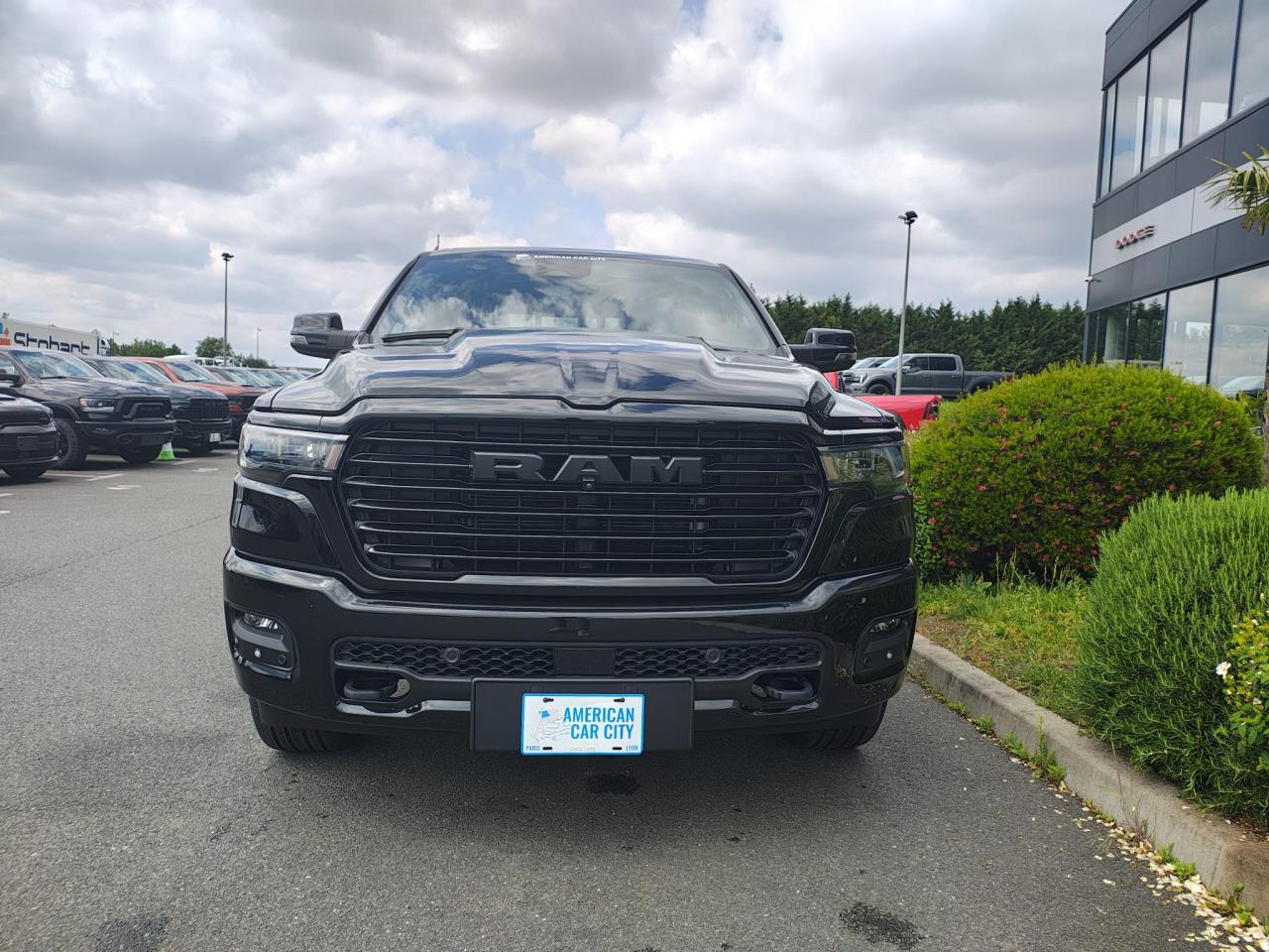 DODGE RAM 1500 CREW LARAMIE SPORT NIGHT EDITION AIR RAMBOX HAYON MULTI