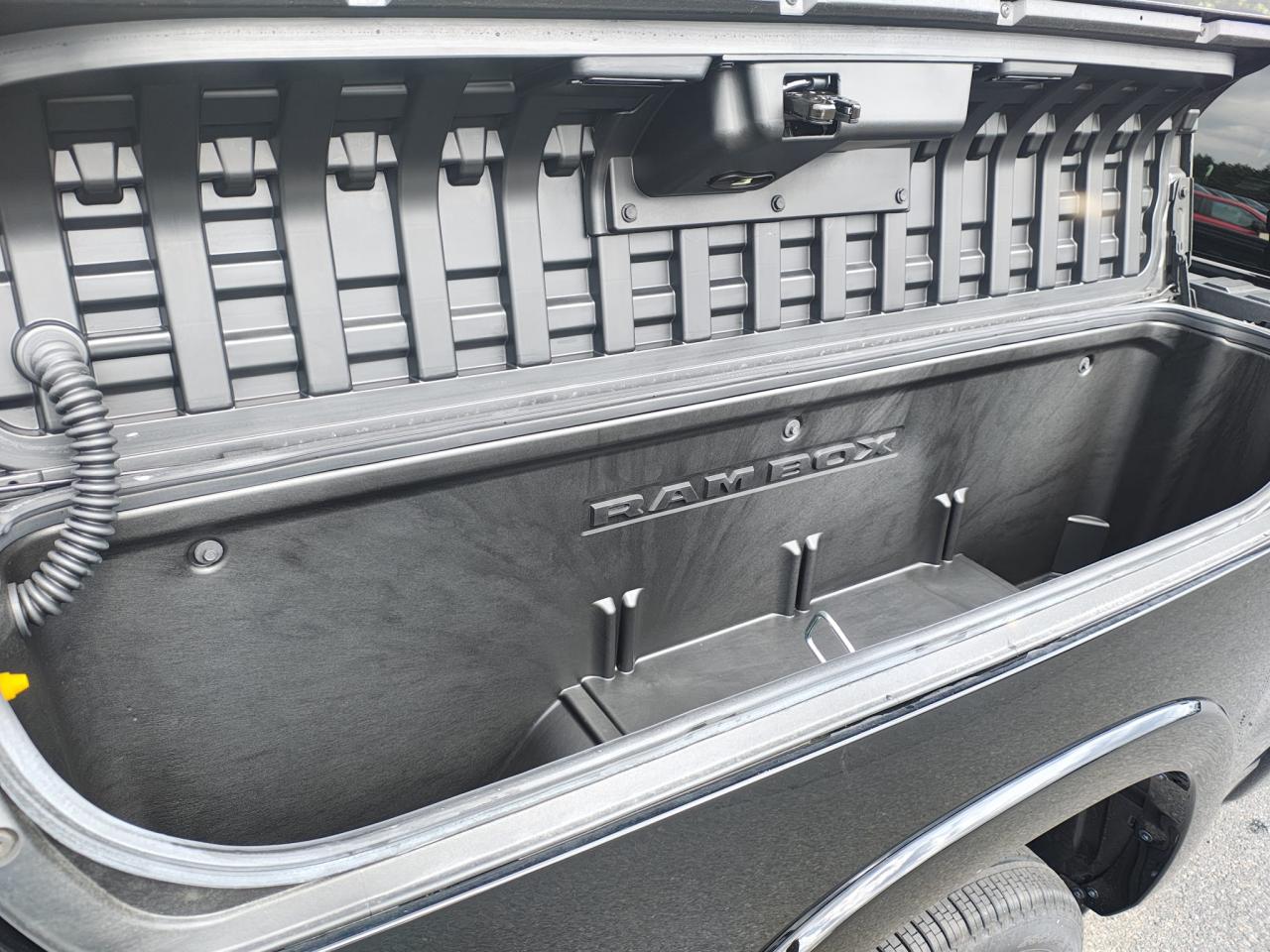 DODGE RAM 1500 CREW LARAMIE SPORT NIGHT EDITION AIR RAMBOX HAYON MULTI