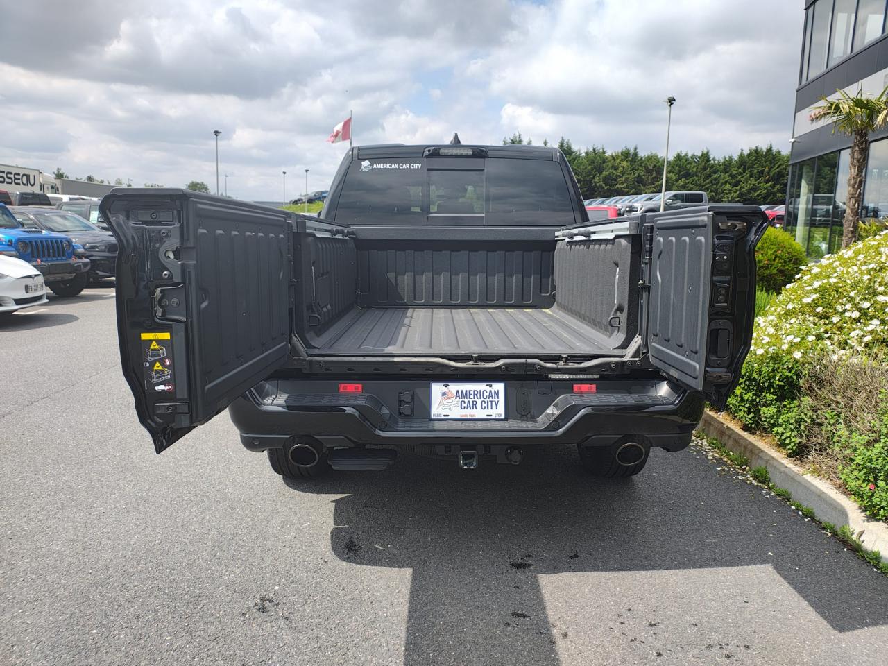 DODGE RAM 1500 CREW LARAMIE SPORT NIGHT EDITION AIR RAMBOX HAYON MULTI