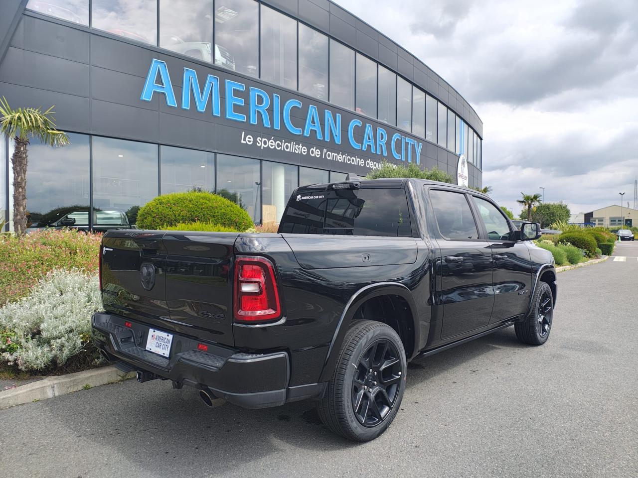 DODGE RAM 1500 CREW LARAMIE SPORT NIGHT EDITION AIR RAMBOX HAYON MULTI