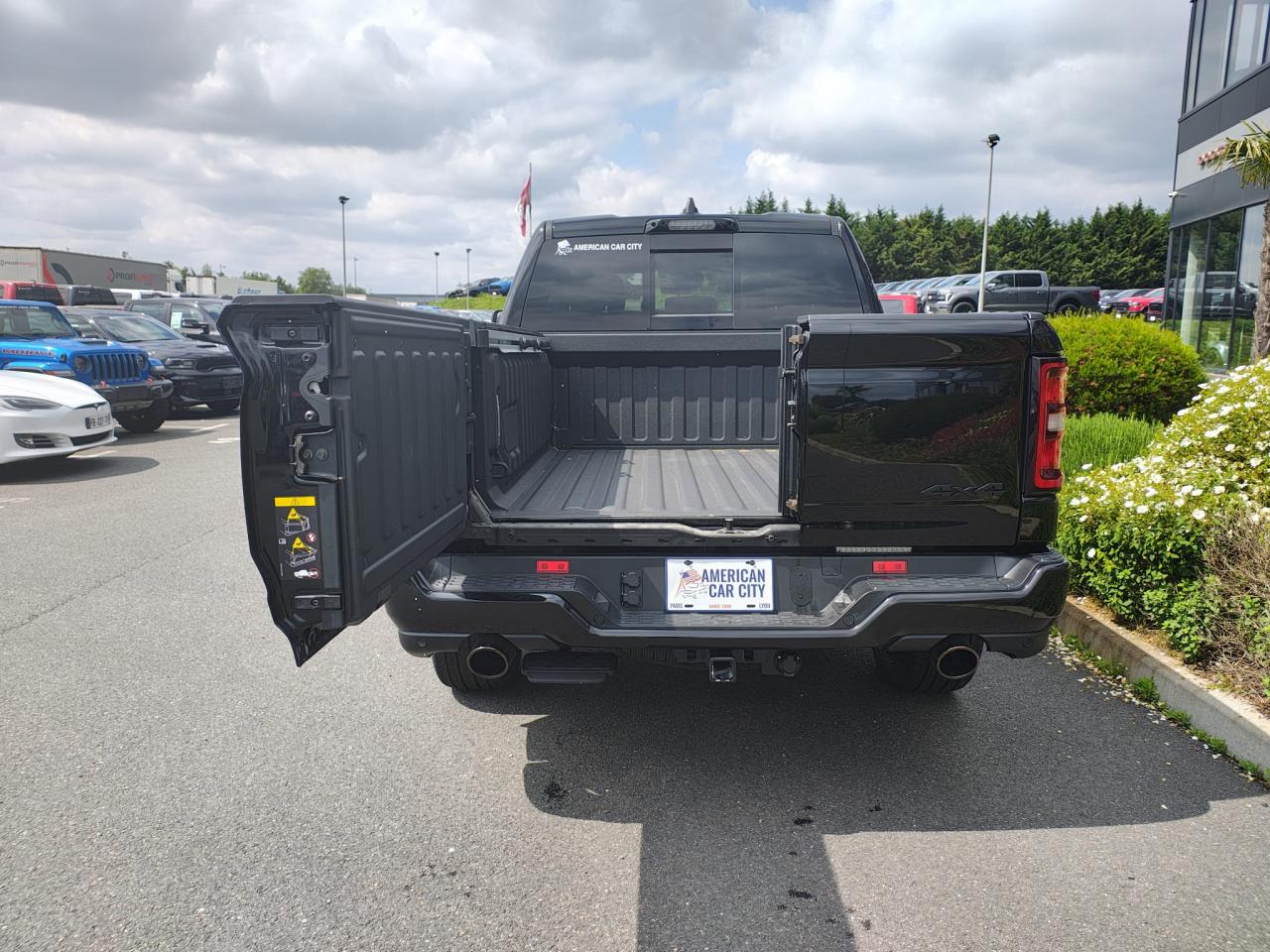 DODGE RAM 1500 CREW LARAMIE SPORT NIGHT EDITION AIR RAMBOX HAYON MULTI