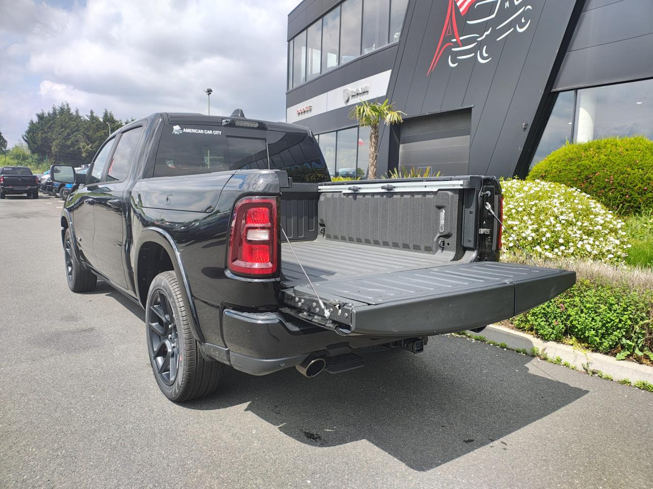 DODGE RAM 1500 CREW LARAMIE SPORT NIGHT EDITION AIR RAMBOX HAYON MULTI