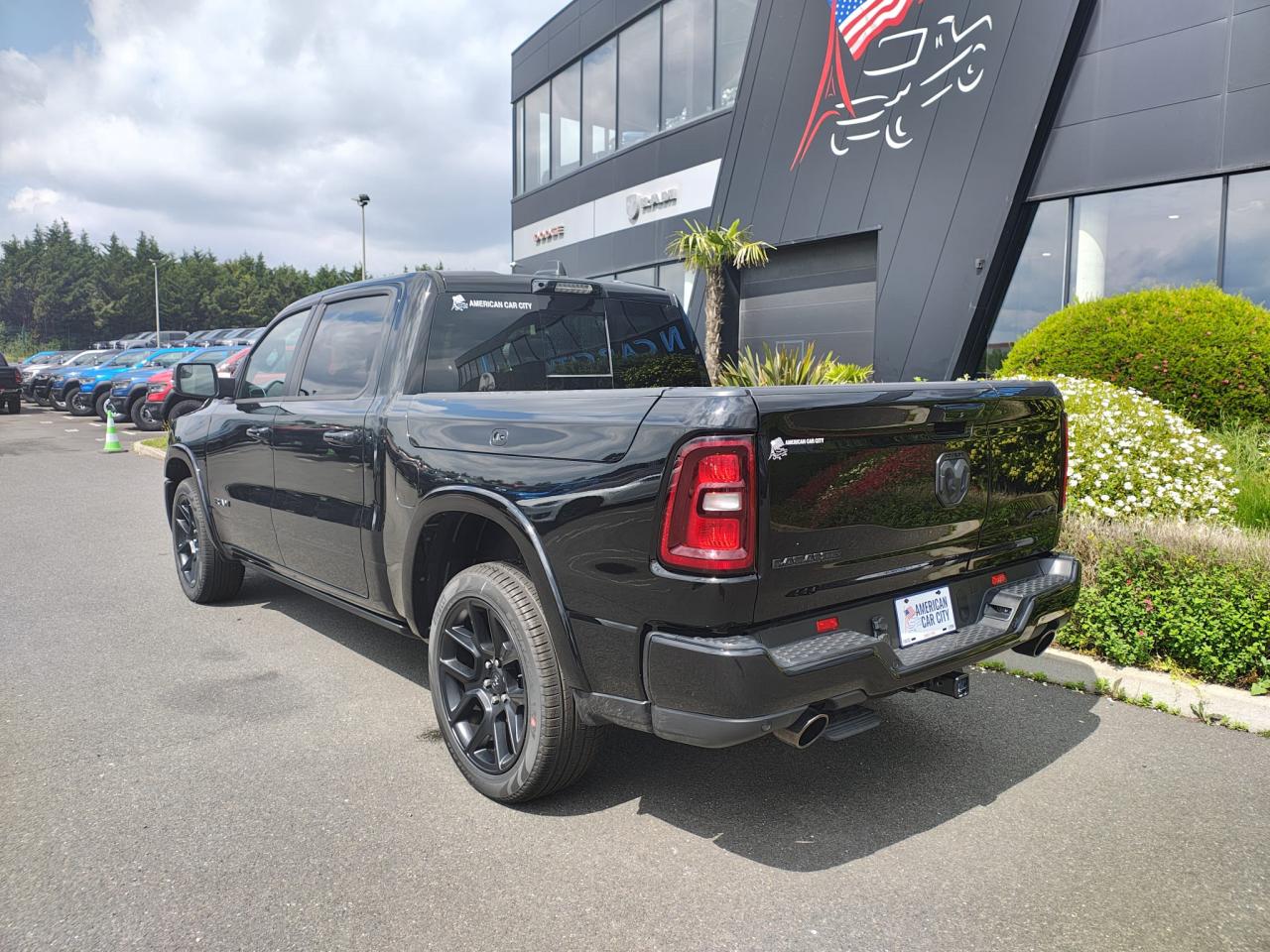 DODGE RAM 1500 CREW LARAMIE SPORT NIGHT EDITION AIR RAMBOX HAYON MULTI