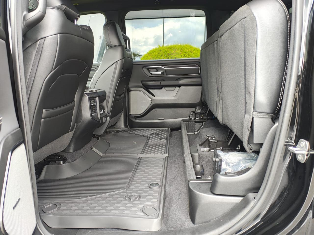 DODGE RAM 1500 CREW CAB REBEL AIR