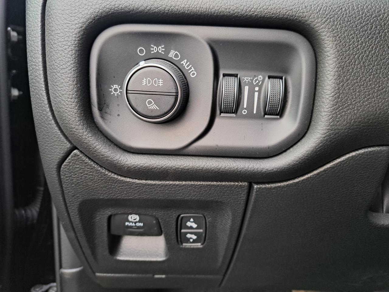 DODGE RAM 1500 CREW LARAMIE SPORT NIGHT EDITION