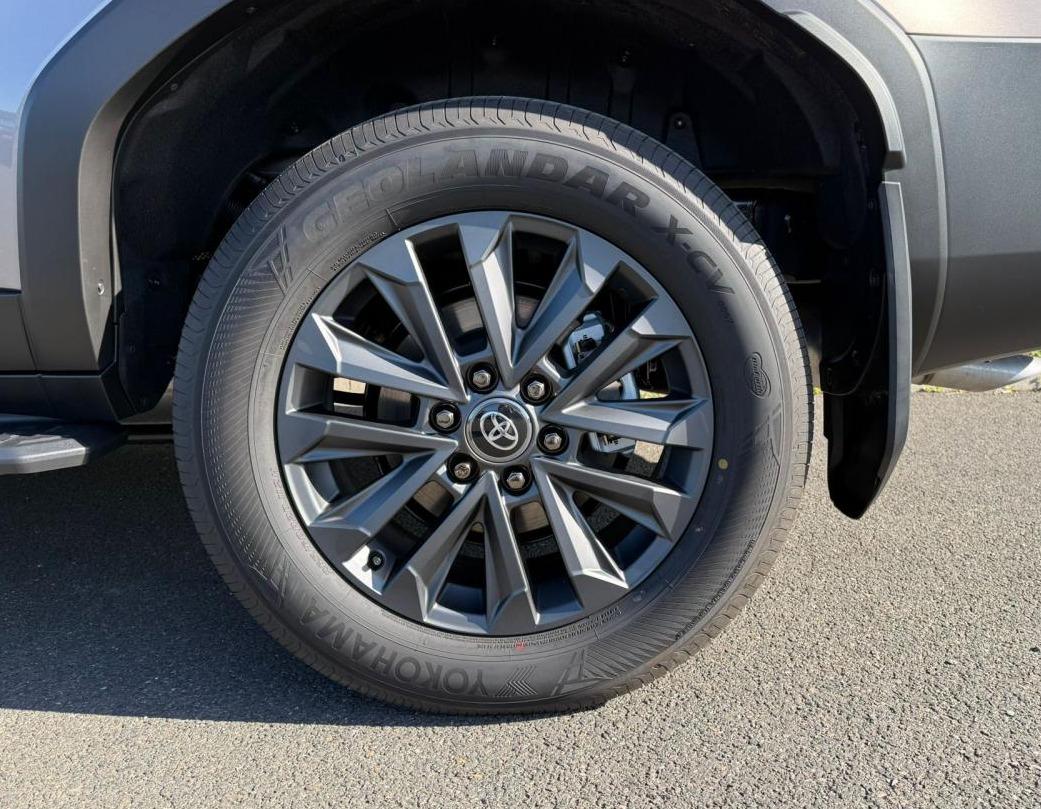 TOYOTA LAND CRUISER 4WD WAGON HYBRID