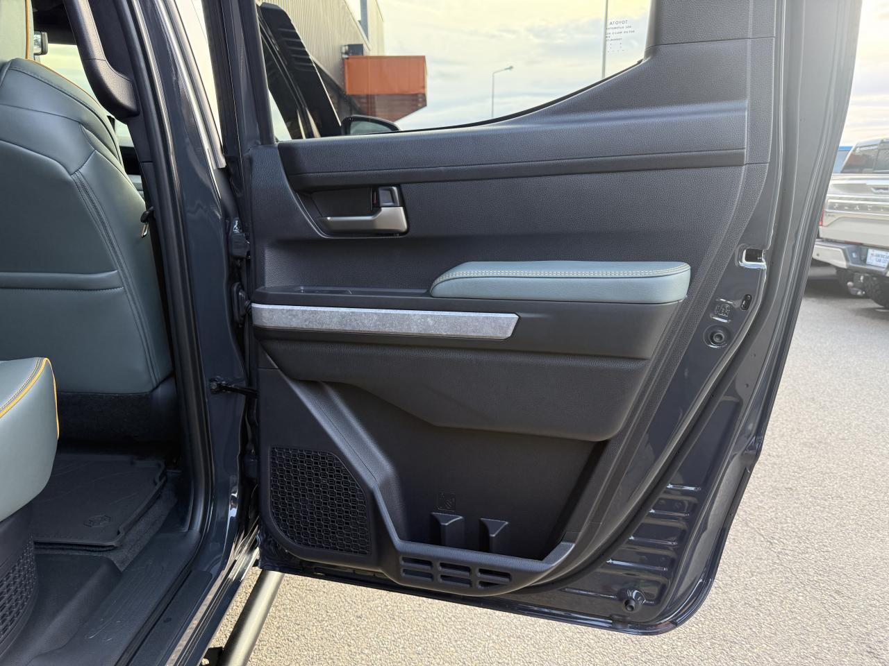 TOYOTA TACOMA 4X4 Double Cab Hybrid Trailhunter