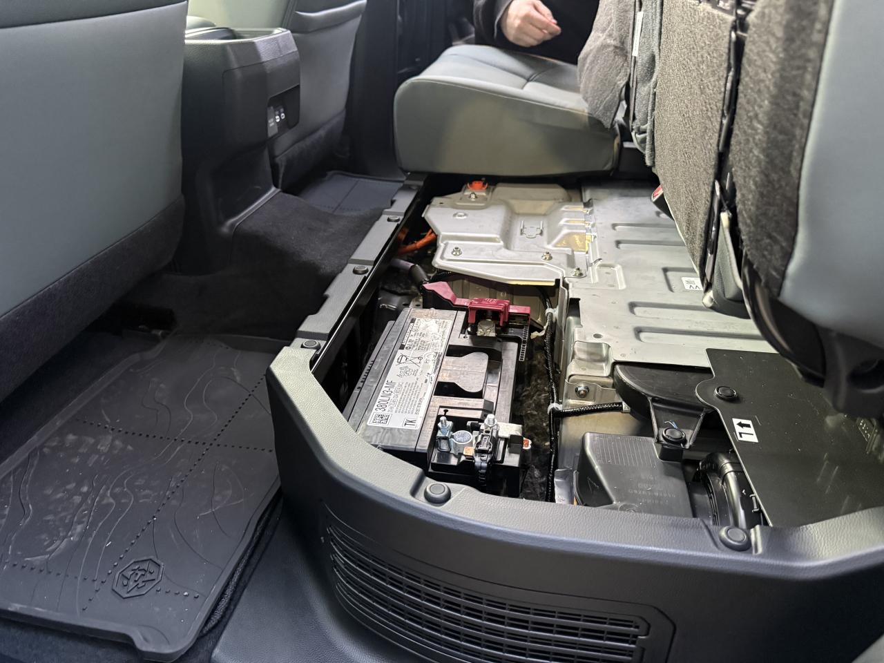 TOYOTA TACOMA 4X4 Double Cab Hybrid Trailhunter