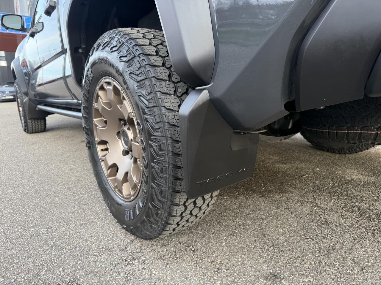 TOYOTA TACOMA 4X4 Double Cab Hybrid Trailhunter