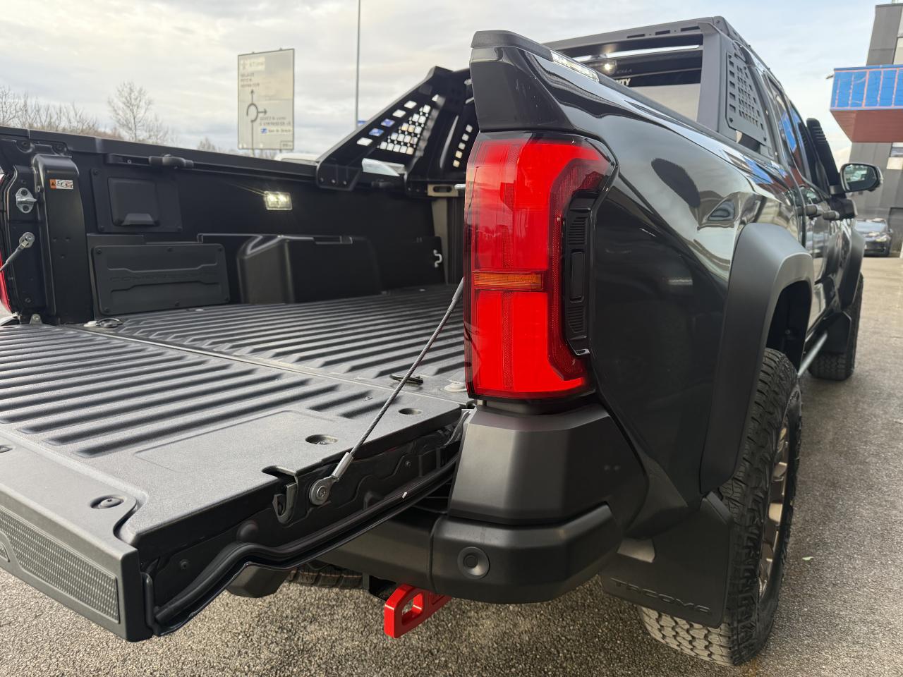 TOYOTA TACOMA 4X4 Double Cab Hybrid Trailhunter