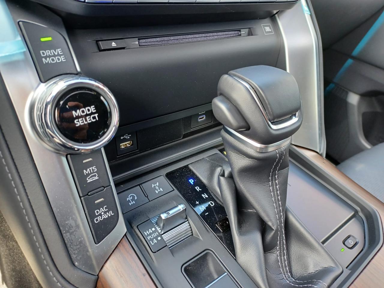 TOYOTA LAND CRUISER LC300 VXR V6 3.5L