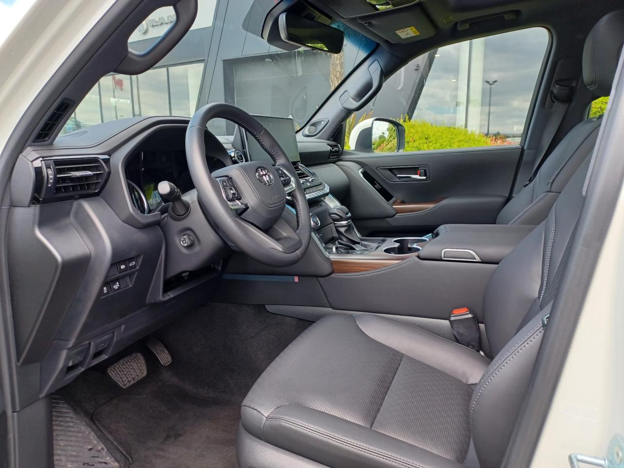 TOYOTA LAND CRUISER LC300 VXR V6 3.5L