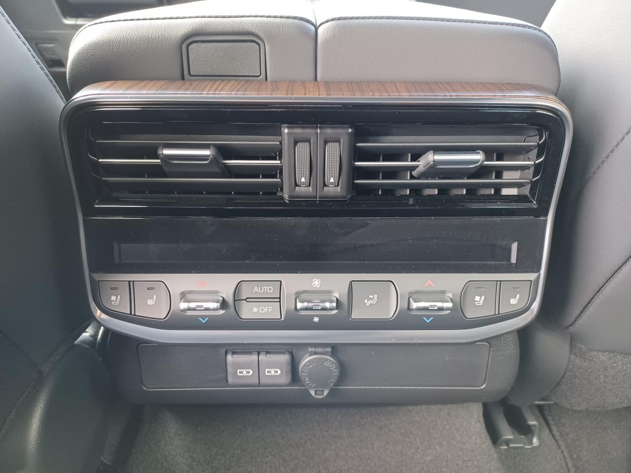 TOYOTA LAND CRUISER LC300 VXR V6 3.5L