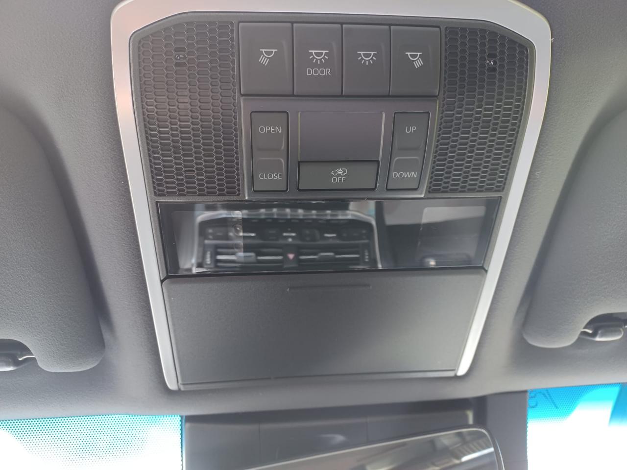 TOYOTA LAND CRUISER LC300 VXR V6 3.5L