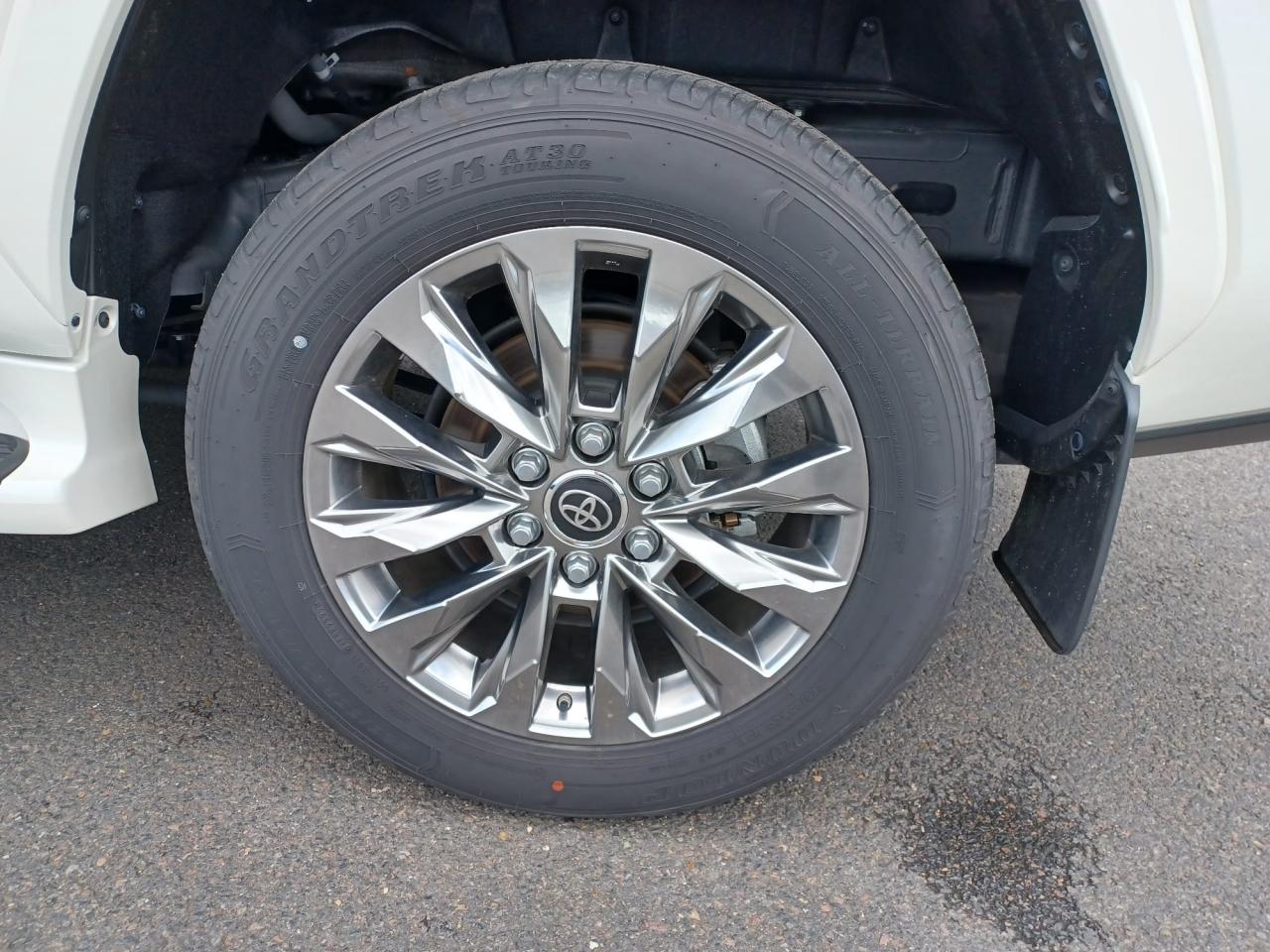 TOYOTA LAND CRUISER LC300 VXR V6 3.5L
