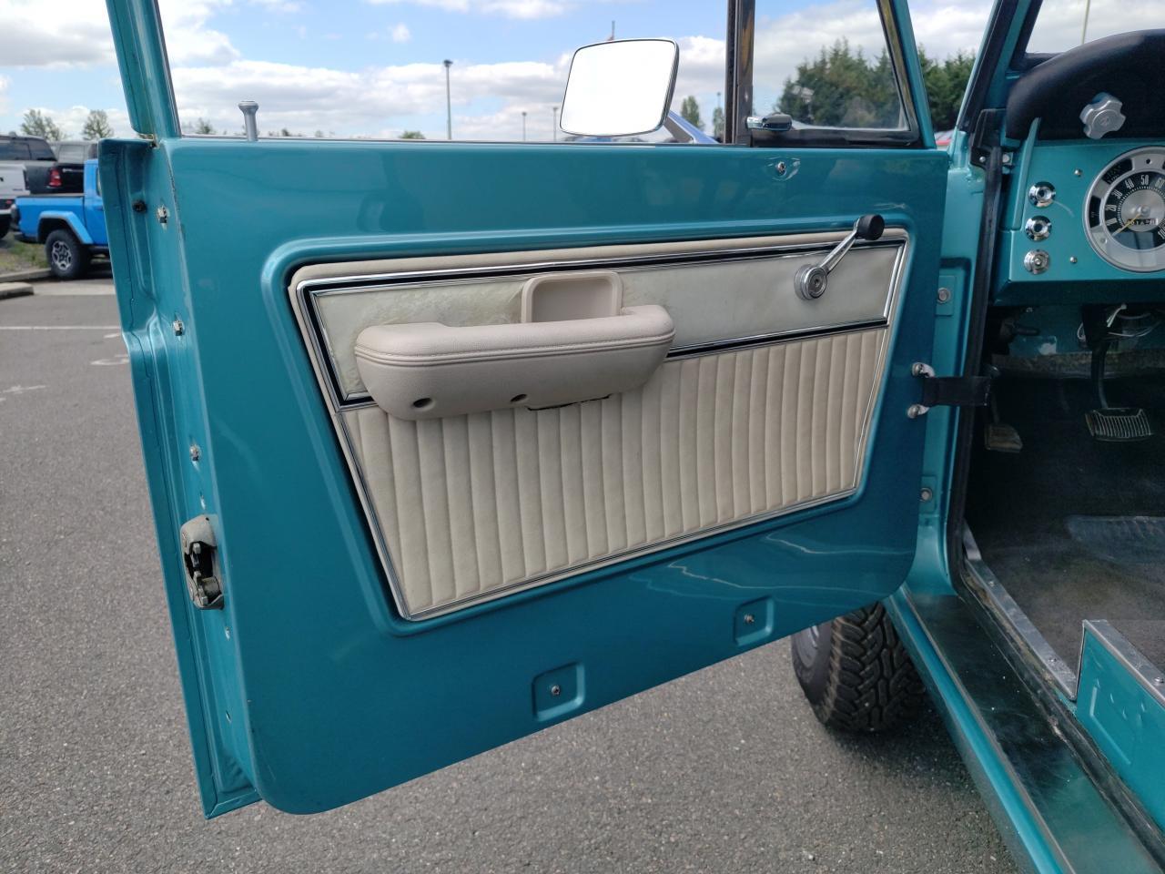 FORD BRONCO V8 289 4x4 boite méca 5, restauration \'rôtisserie\'
