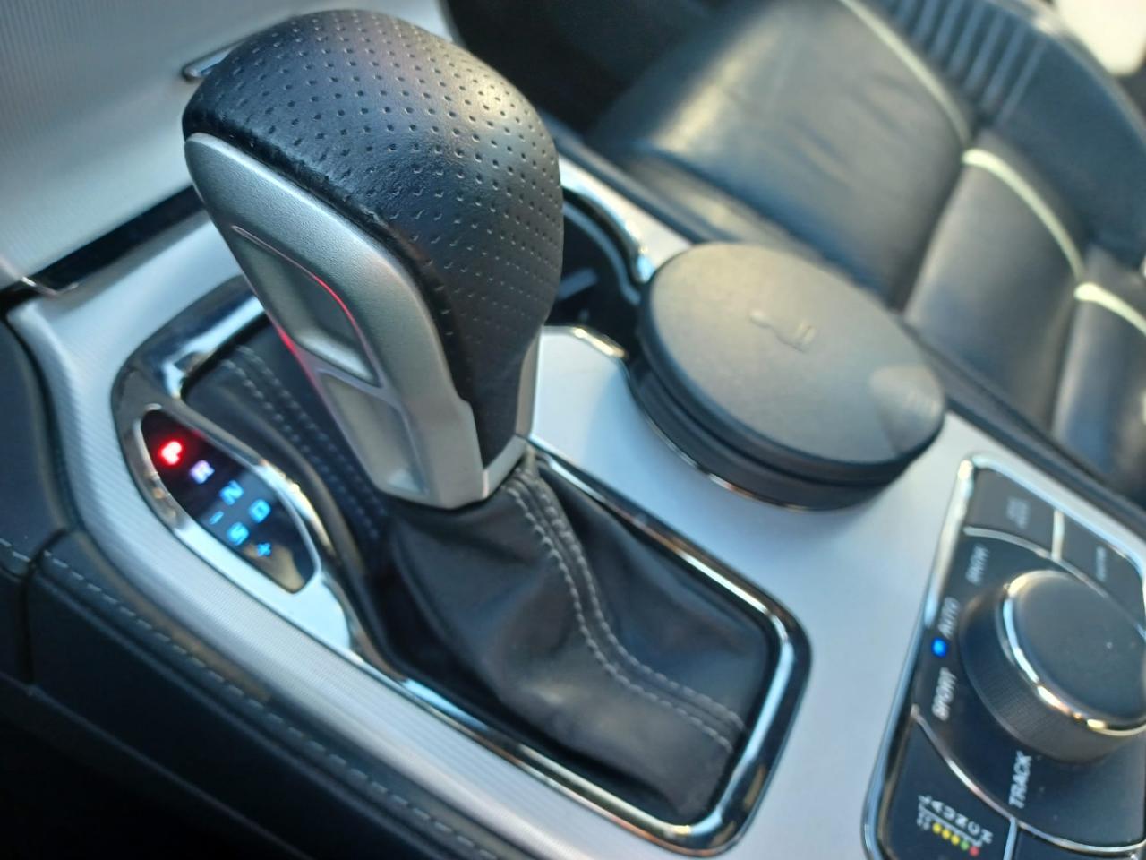 JEEP GRAND CHEROKEE TRACKHAWK v8 6.2L