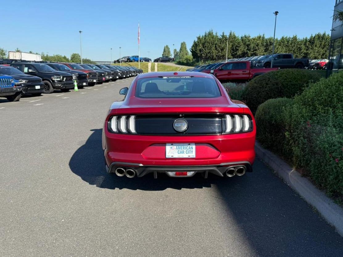 FORD MUSTANG GT FASTBACK V8 5.0L
