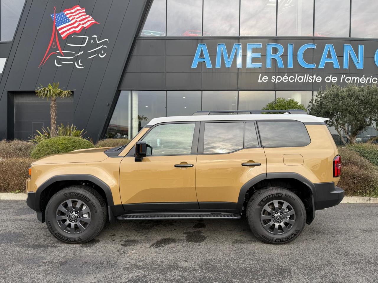 TOYOTA LAND CRUISER 4WD WAGON HYBRID