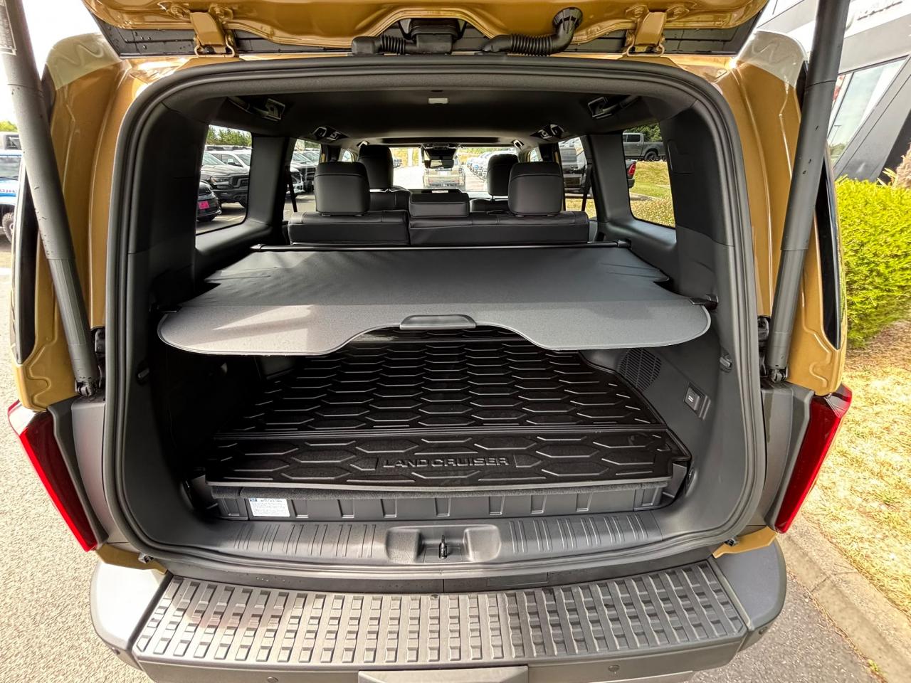 TOYOTA LAND CRUISER 4WD WAGON HYBRID
