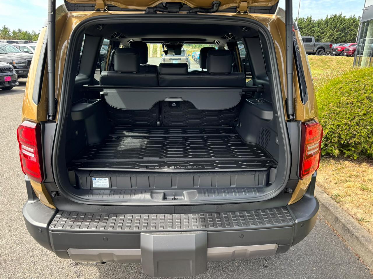 TOYOTA LAND CRUISER 4WD WAGON HYBRID