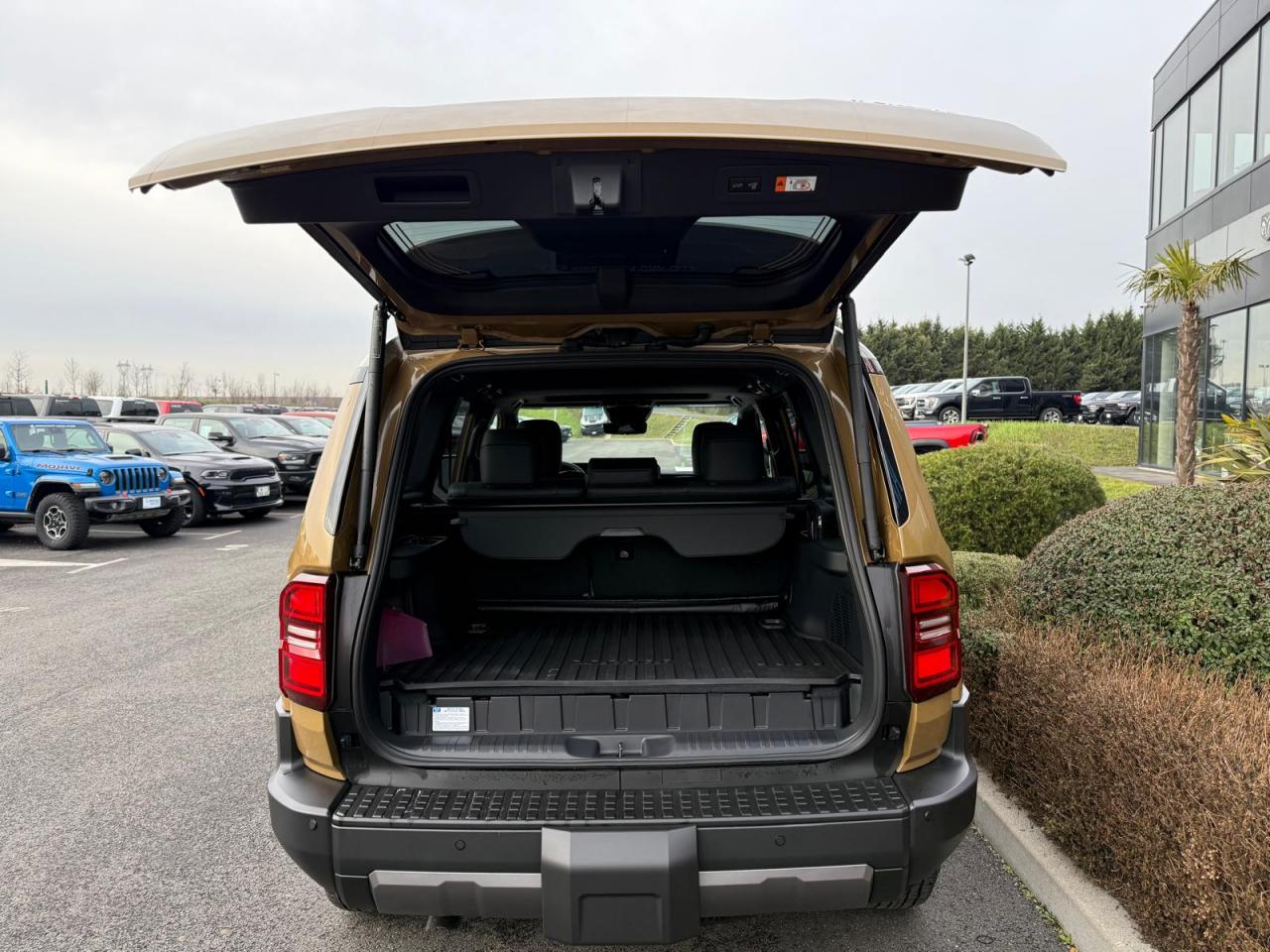TOYOTA LAND CRUISER 4WD WAGON HYBRID