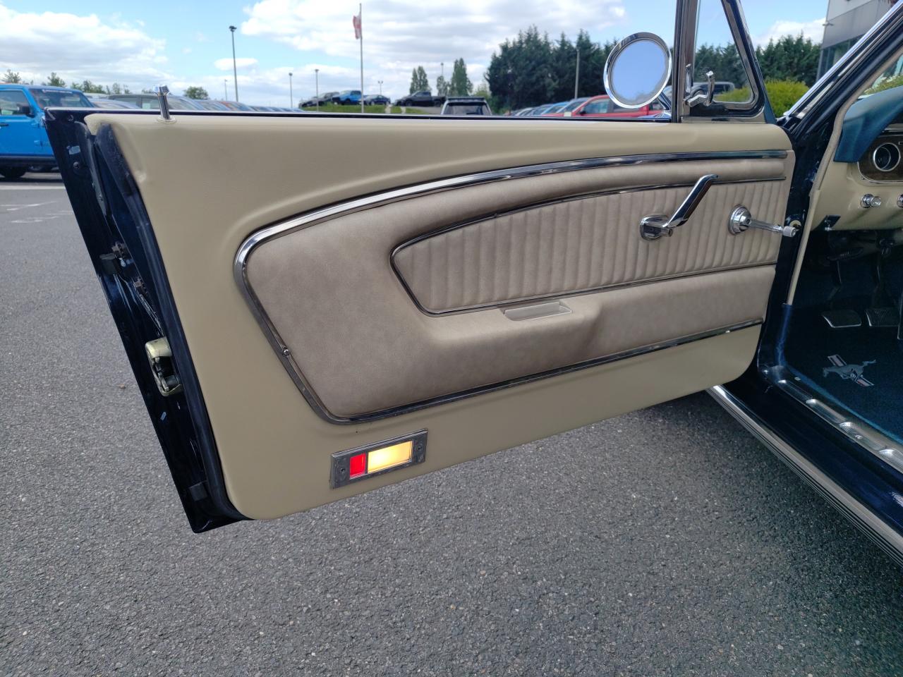 FORD MUSTANG cabriolet 289 boite manuelle 4, int Pony