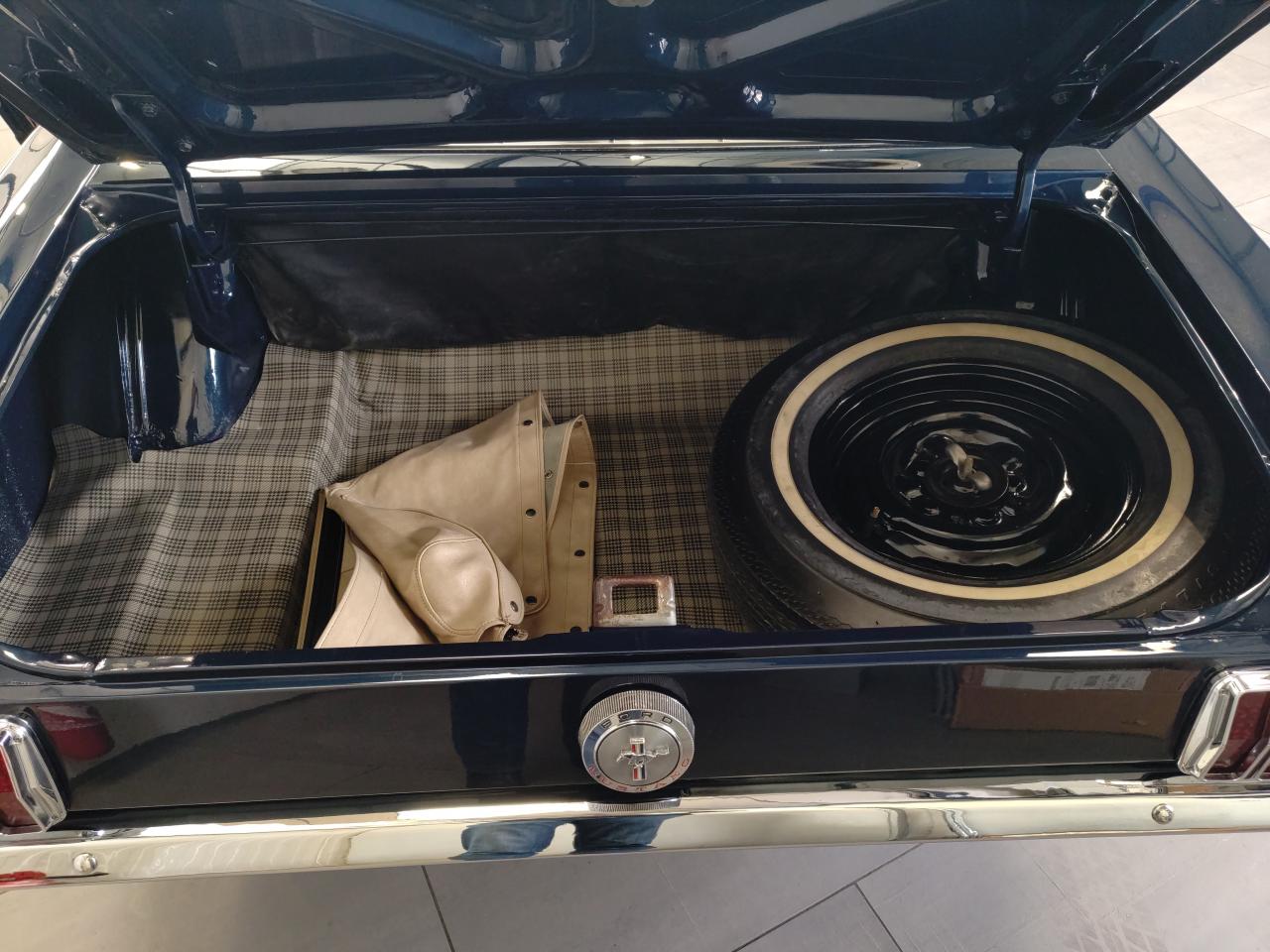 FORD MUSTANG cabriolet 289 boite manuelle 4, int Pony