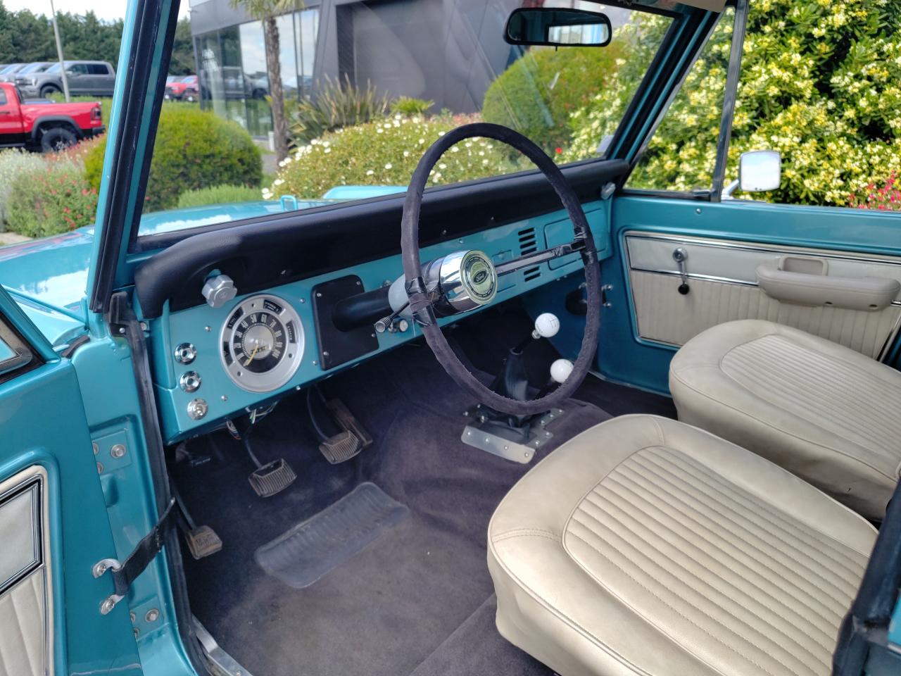 FORD BRONCO V8 289 4x4 boite méca 5, restoration \'rotisserie\'